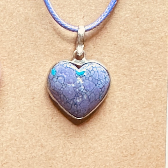 925 Sterling Silver Plated Purple w/Little Blue Howlite Heart Pendant Dyed EUC - Picture 12 of 12